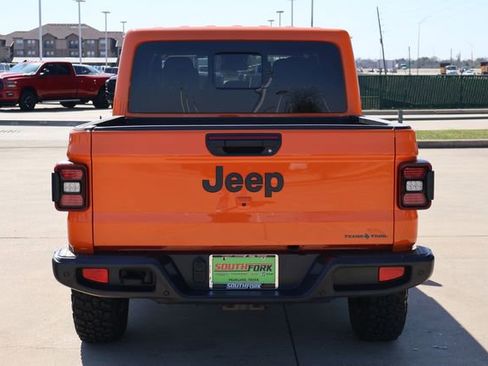 Used 2025 Jeep Gladiator Sport image 6
