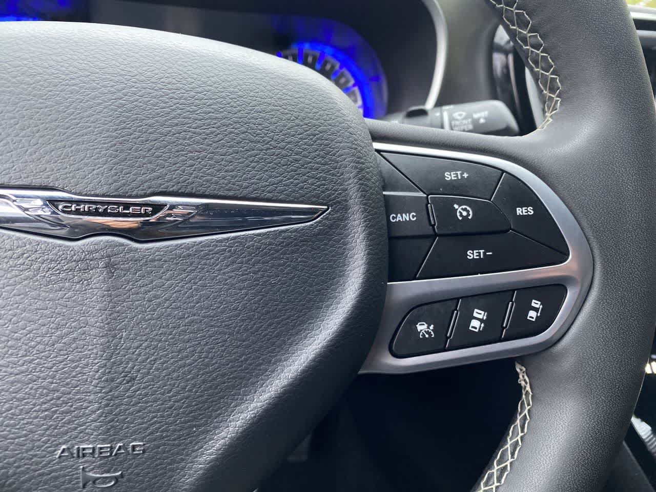 Used 2025 Chrysler Pacifica Select FWD image 21