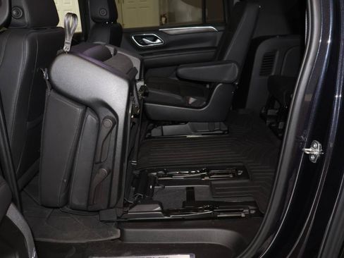 Used 2022 Chevrolet Suburban LT w/ Luxury Package AWD/4WD image 14