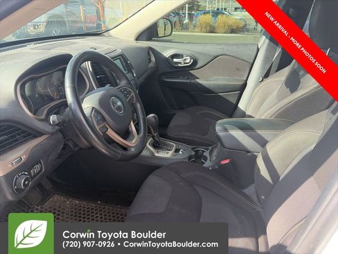 Used 2015 Jeep Cherokee Latitude w/ Cold Weather Group image 10