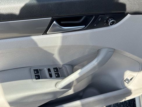 Used 2012 Volkswagen Passat 2.5 S image 43