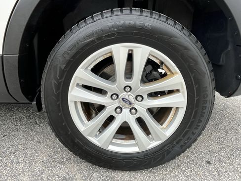 Used 2018 Ford Explorer XLT w/ Equipment Group 201A AWD/4WD image 11