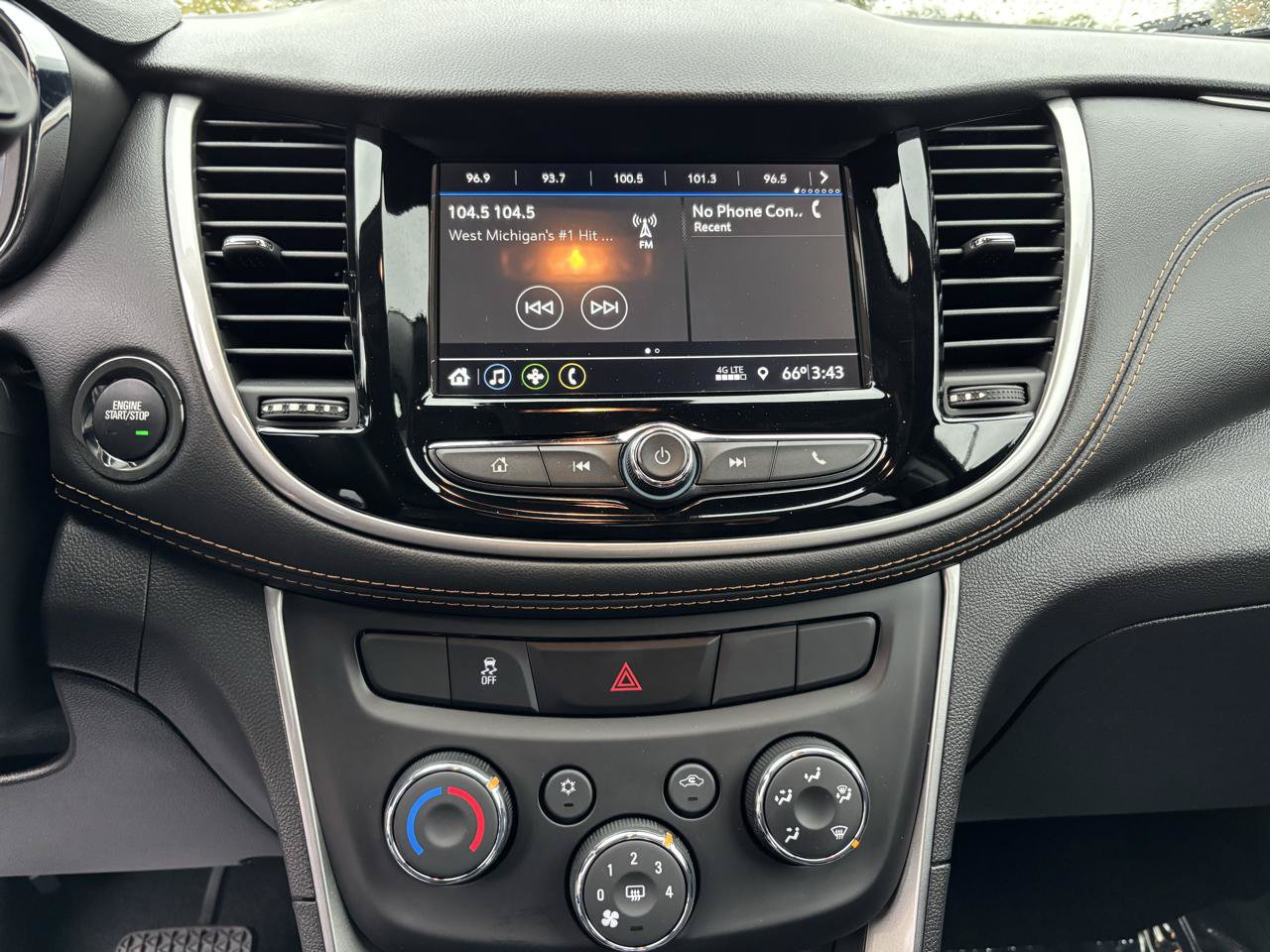 Used 2019 Chevrolet Trax LT w/ LT Convenience Package FWD image 23