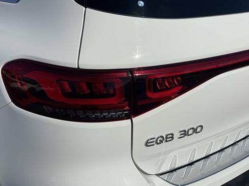 Used 2023 Mercedes-Benz EQB 300 4MATIC image 7