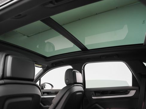 Certified 2025 Porsche Cayenne image 36