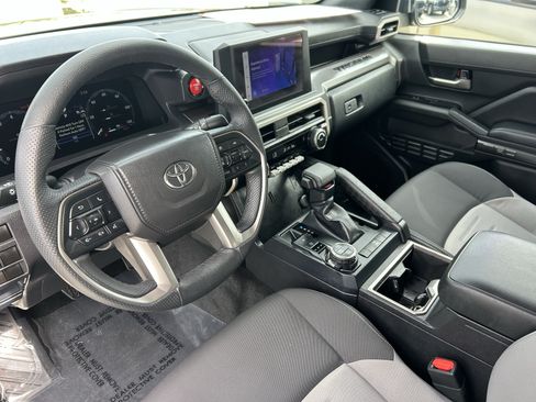 Certified 2025 Toyota Tacoma TRD Off-Road AWD/4WD image 27