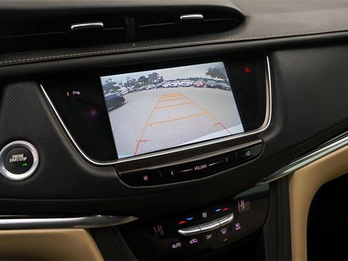 Used 2017 Cadillac XT5 FWD image 17