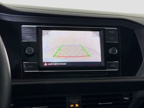 Used 2022 Volkswagen Jetta SE w/ Panoramic Sunroof Package image 18