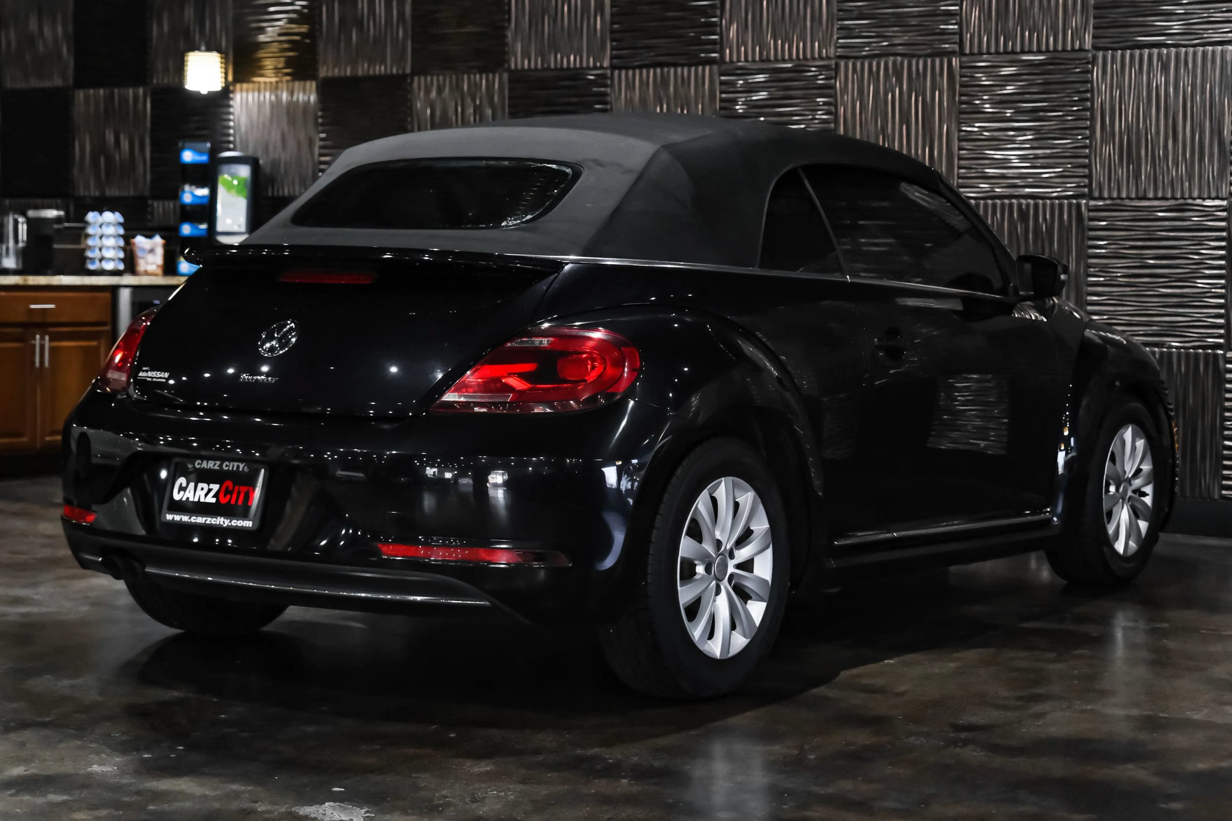 Used 2018 Volkswagen Beetle 2.0T Coast FWD image 15