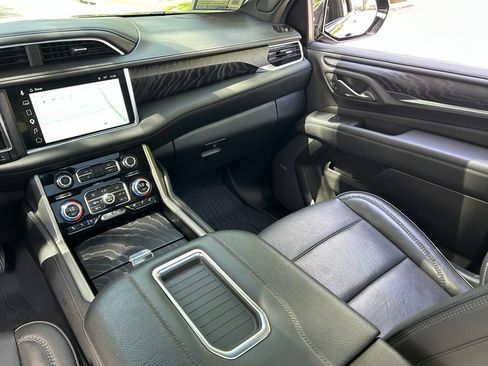 Used 2024 GMC Yukon Denali RWD image 12