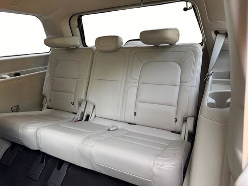 Used 2021 Lincoln Navigator Reserve w/ Luxury Package image 22