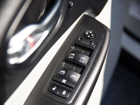 Used 2019 Jeep Cherokee Limited AWD/4WD image 20