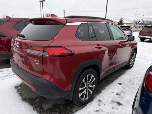 Used 2023 Toyota Corolla Cross XLE image 7