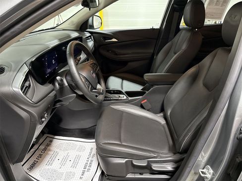 Used 2024 Buick Encore GX Sport Touring image 18