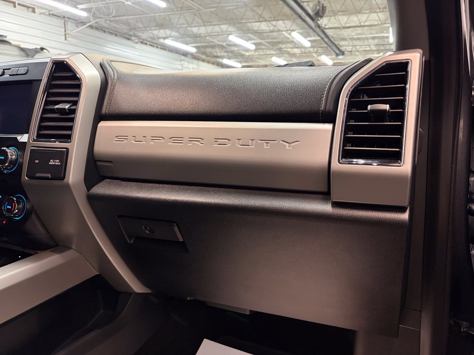 Used 2018 Ford F350 Lariat w/ Lariat Ultimate Package AWD/4WD image 31