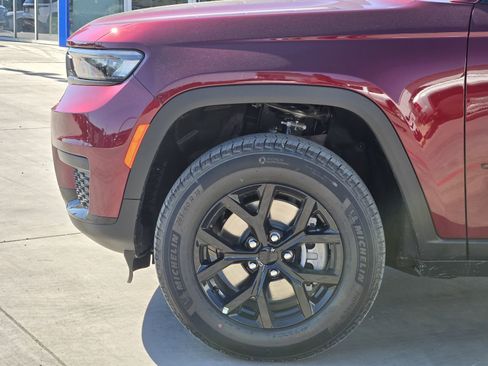 New 2025 Jeep Grand Cherokee L Altitude image 10