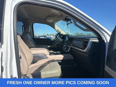 Used 2024 Ford Expedition Max XLT image 5