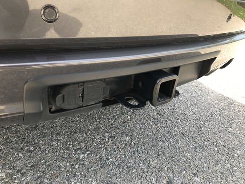 Used 2019 Jeep Grand Cherokee Overland w/ Interior Metal Package AWD/4WD image 12