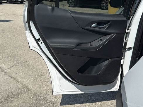 Used 2025 Chevrolet Equinox LT w/ Convenience Package II image 13