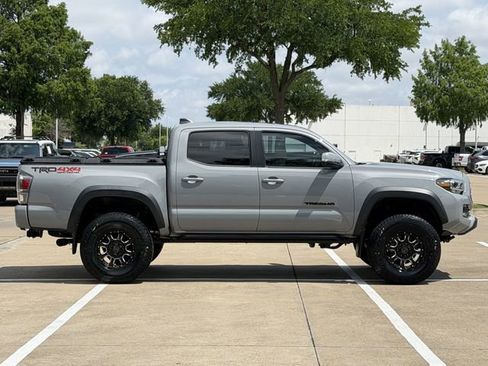 Used 2021 Toyota Tacoma TRD Off-Road w/ TRD Premium Off Road Package AWD/4WD image 3