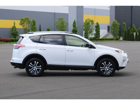Used 2018 Toyota RAV4 LE w/ All Weather Liner Package AWD/4WD image 4