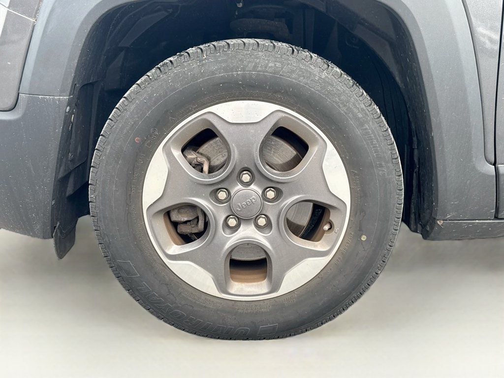 Used 2017 Jeep Renegade Sport w/ Power & Air Group FWD image 14