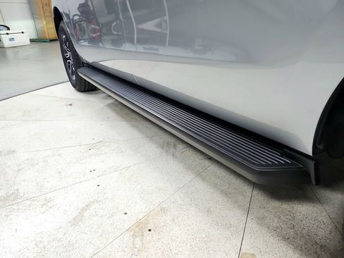 Used 2024 Ford Expedition Max XLT image 47