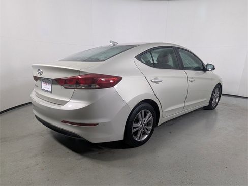 Used 2017 Hyundai Elantra SE image 7