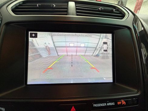 Used 2017 Ford Explorer XLT w/ XLT Technology Feature Bundle AWD/4WD image 18