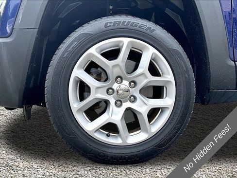 Used 2017 Jeep Renegade Latitude AWD/4WD image 9