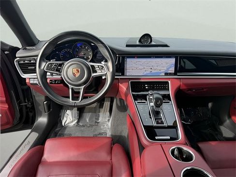 Used 2018 Porsche Panamera 4 image 21