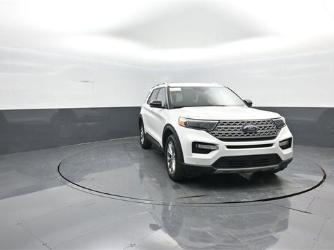 Certified 2023 Ford Explorer Limited w/ Equipment Group 301A image 2