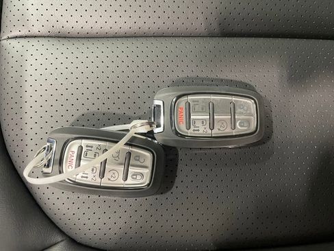 New 2025 Chrysler Pacifica Select image 20