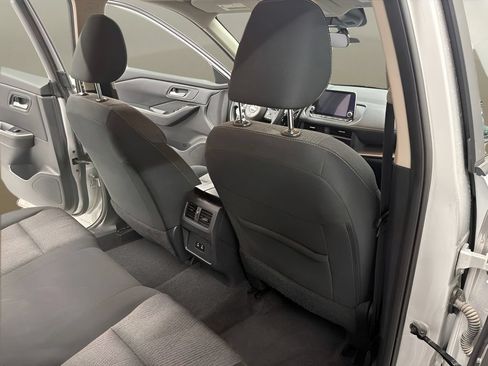 Used 2024 Nissan Rogue SV FWD image 23