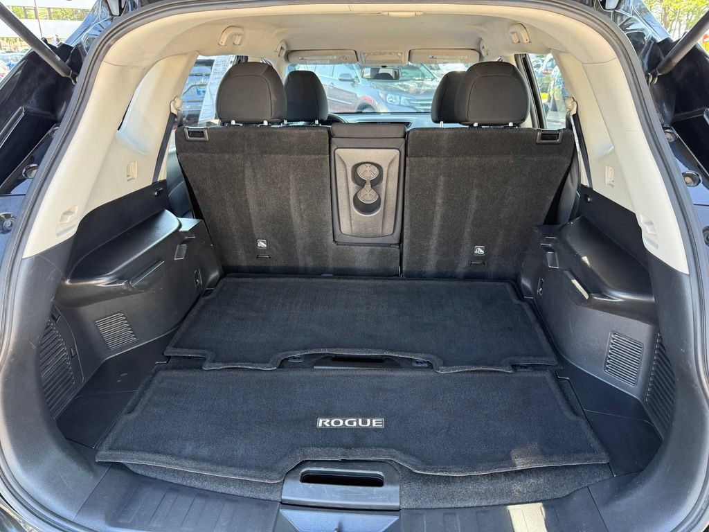 Used 2017 Nissan Rogue S AWD/4WD image 15