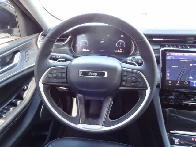 Used 2023 Jeep Grand Cherokee Limited w/ Black Appearance Package AWD/4WD image 16