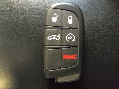 Used 2021 Dodge Durango SXT image 32