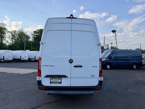 Used 2021 Mercedes-Benz Sprinter 2500 image 4