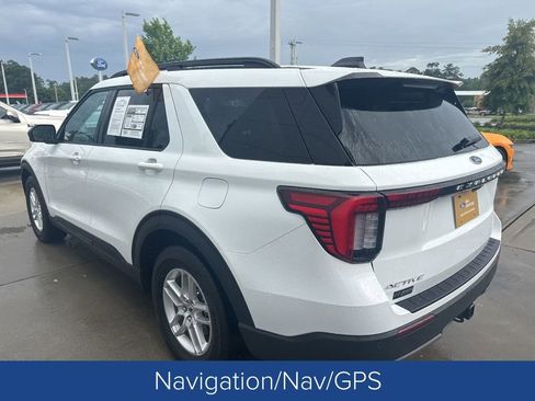 Used 2026 Ford Explorer Active w/ Active Comfort Package RWD image 4