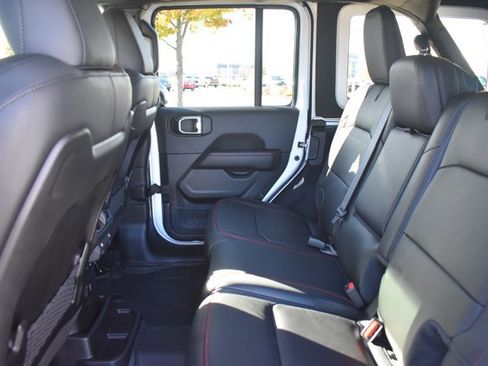 Used 2025 Jeep Wrangler Unlimited Rubicon image 15