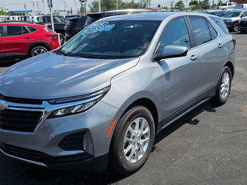 Used 2024 Chevrolet Equinox LT FWD image 3