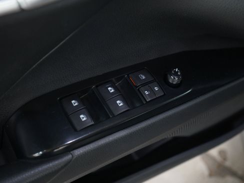 Used 2018 Toyota Camry LE image 18