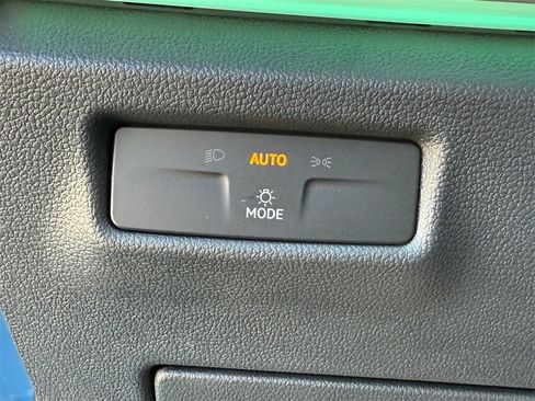 New 2026 Volkswagen Tiguan SE image 17