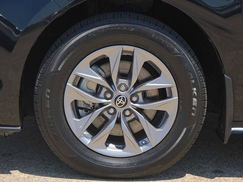 Used 2023 Toyota Sienna XLE FWD image 7