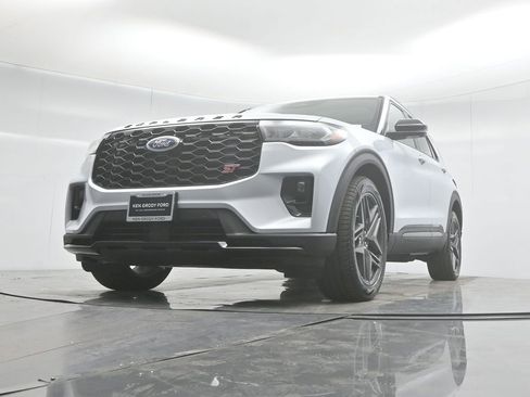 New 2026 Ford Explorer ST w/ Sun And Sound Package image 43