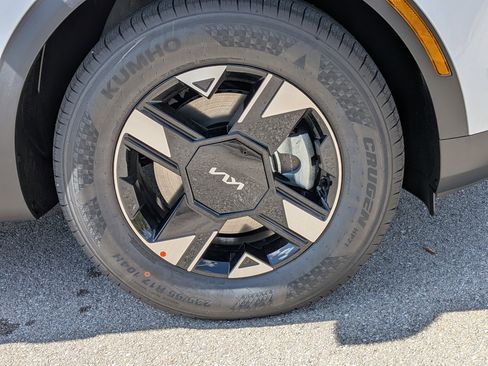 New 2026 Kia Sportage LX FWD image 11