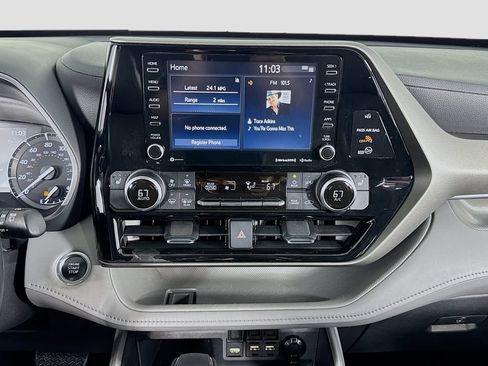 Used 2021 Toyota Highlander XLE FWD image 14