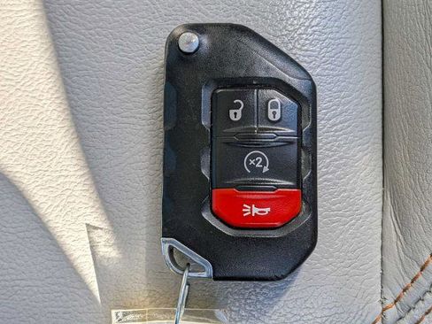 Used 2023 Jeep Gladiator Mojave w/ Cold Weather Group AWD/4WD image 28