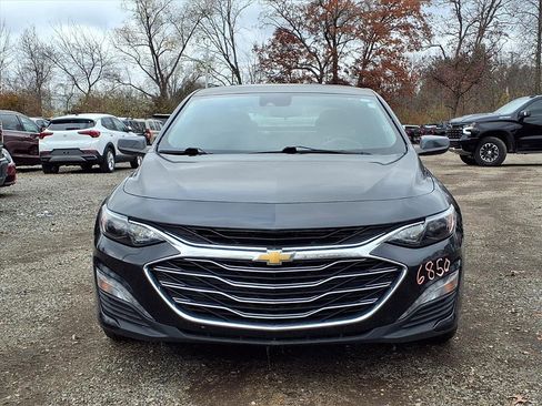 Used 2023 Chevrolet Malibu LT image 2