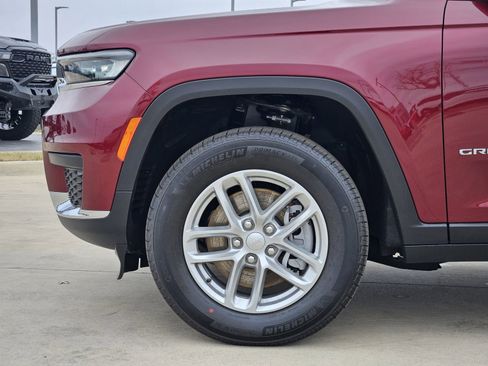 New 2025 Jeep Grand Cherokee L Laredo image 11
